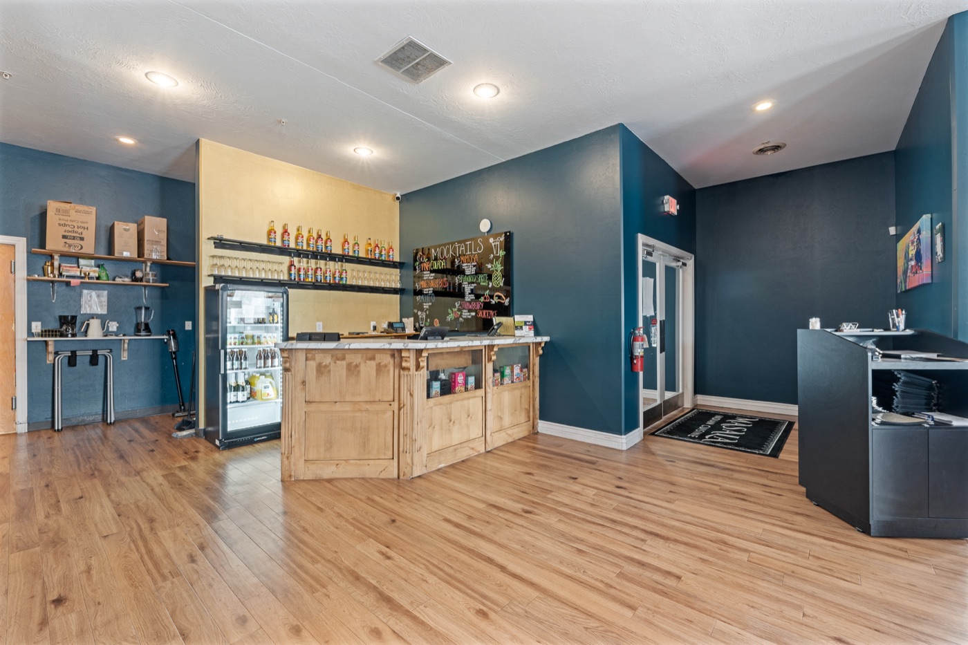 Beverage bar with refrigerated display