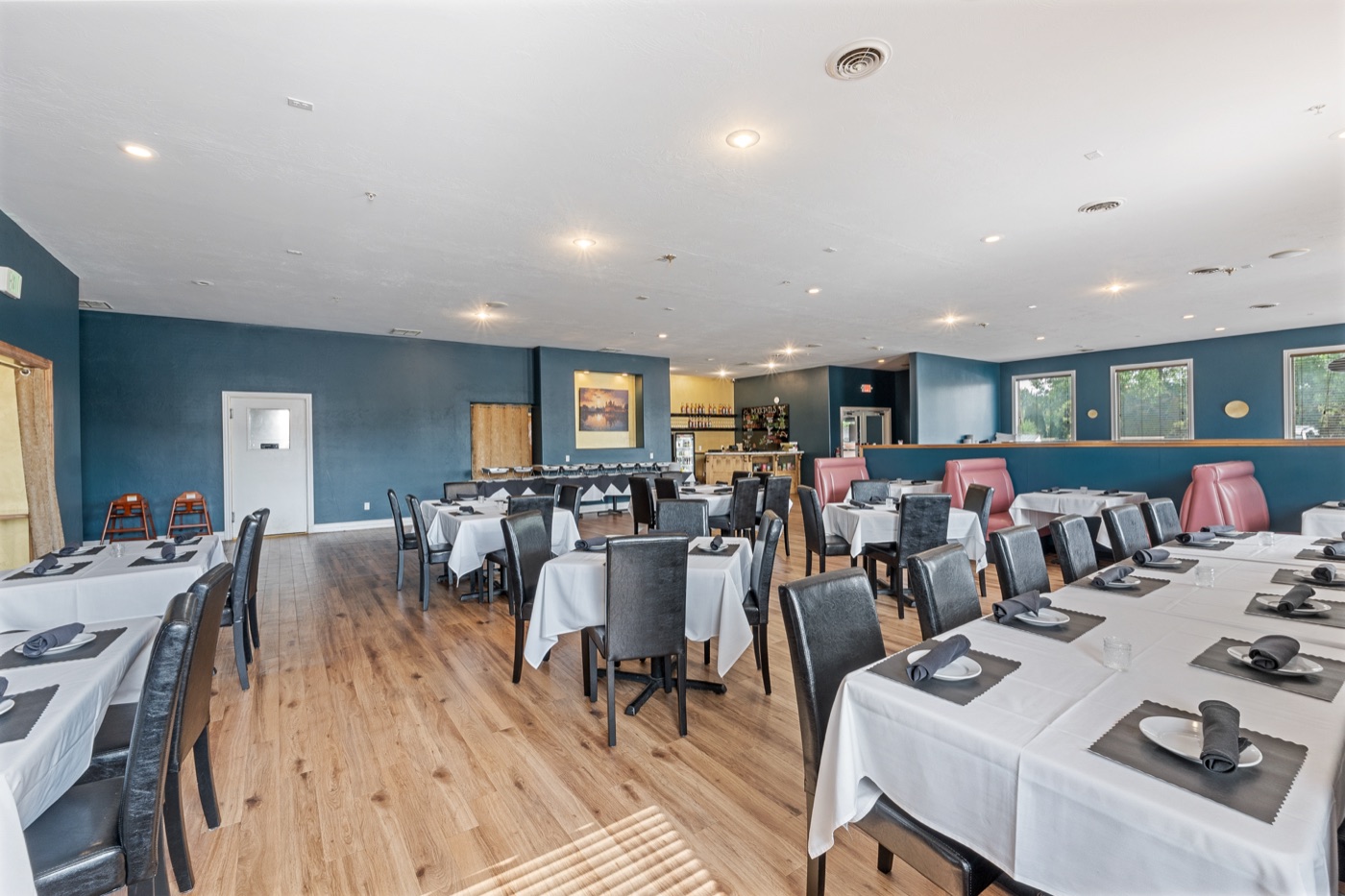 Main dining with table seating